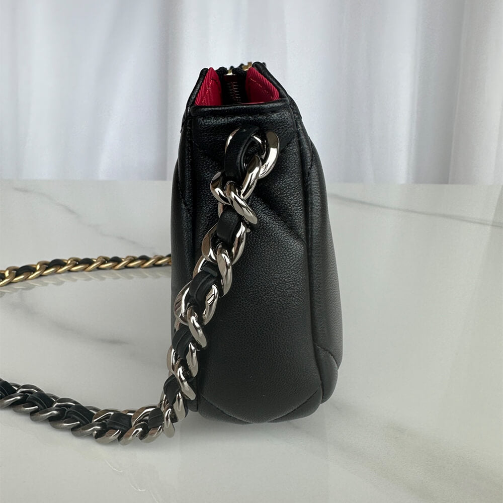 CHANEL 19 chain bag