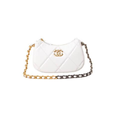 CHANEL 19 chain bag